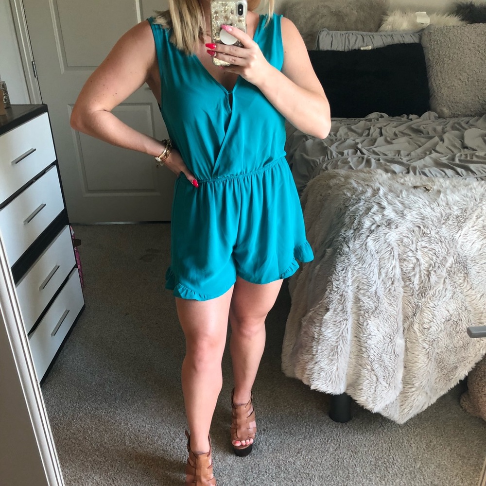 ASTR Sleeveless Romper